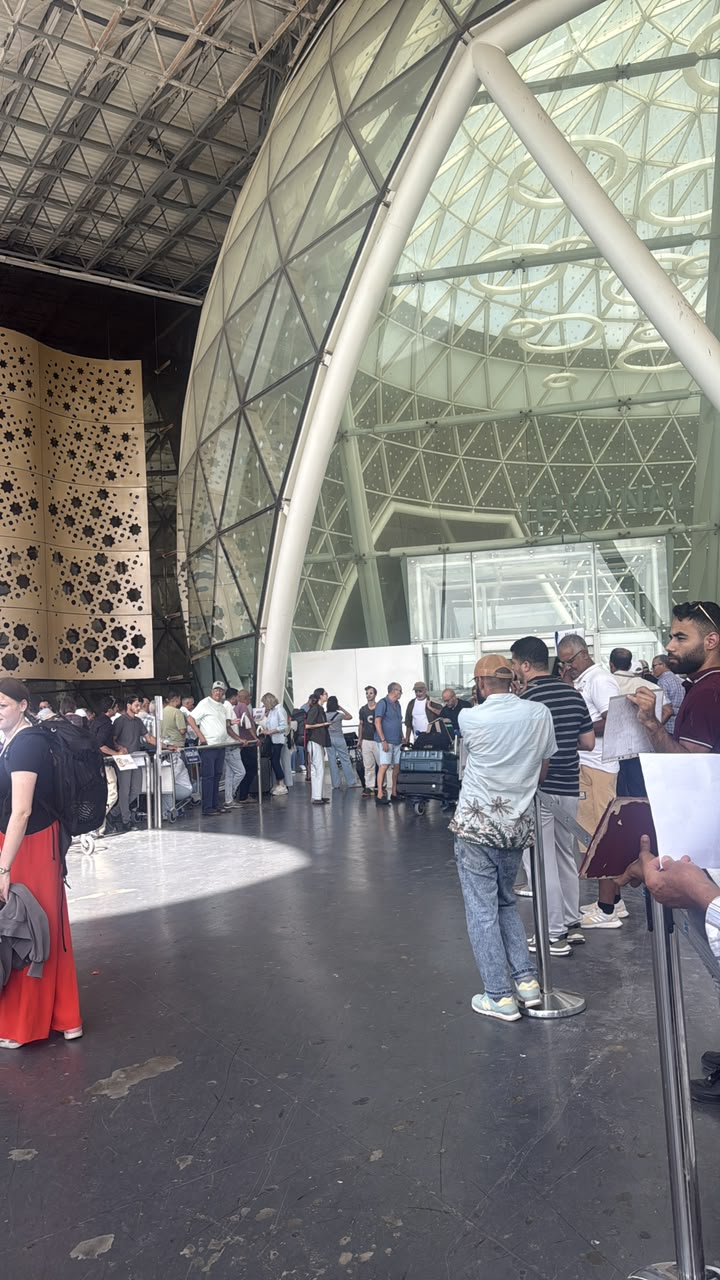 استقبال المسافرين في المطار